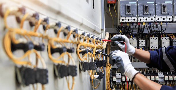 Professional Electrician technician working in Orland Hills, IL